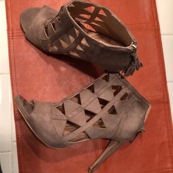 XOXO SHOES - Picture 3 of 5